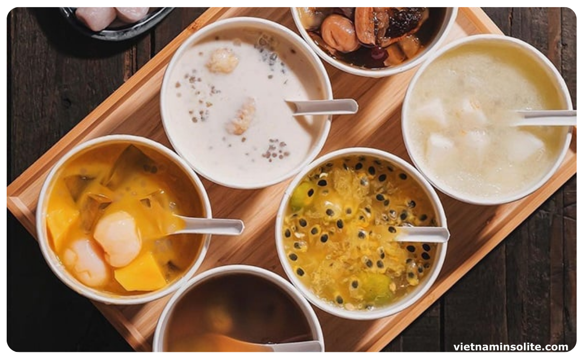 Chè est un terme vietnamien qui désigne toute boisson sucrée traditionnelle vietnamienne, soupe de dessert ou pudding souvent combiné avec du lait de coco.